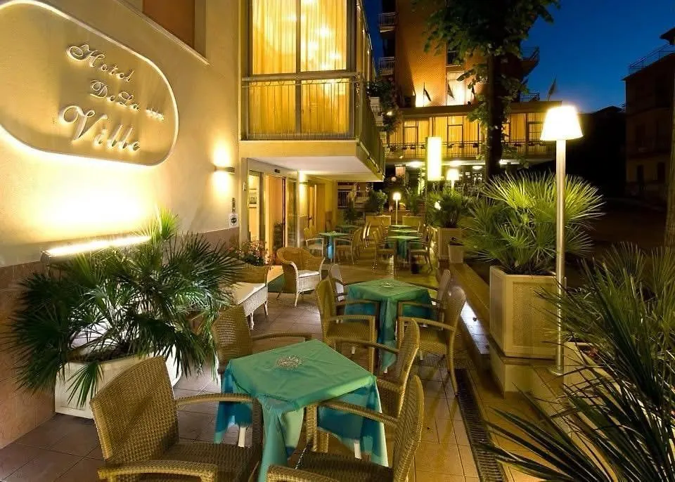 Hotel De La Ville リミニ