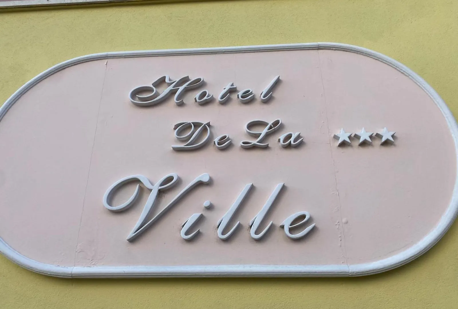 Hotel De La Ville リミニ