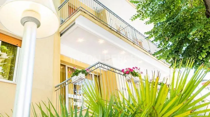 ***  Hotel De La Ville リミニ イタリア