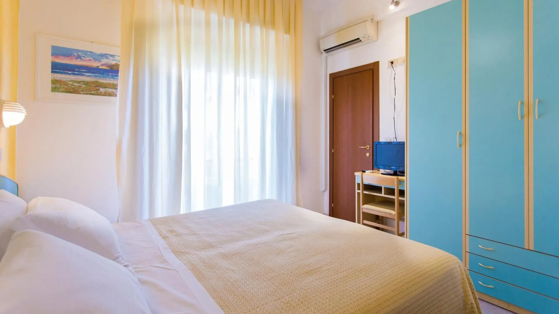 ***  Hotel De La Ville リミニ イタリア