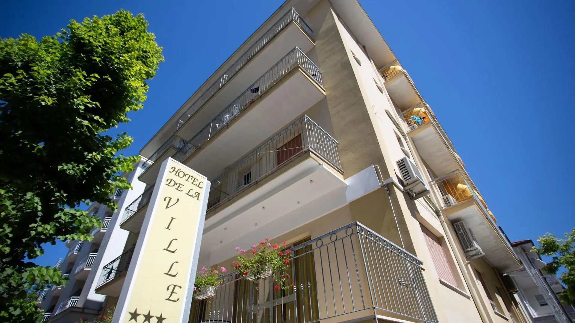 Hotel De La Ville リミニ