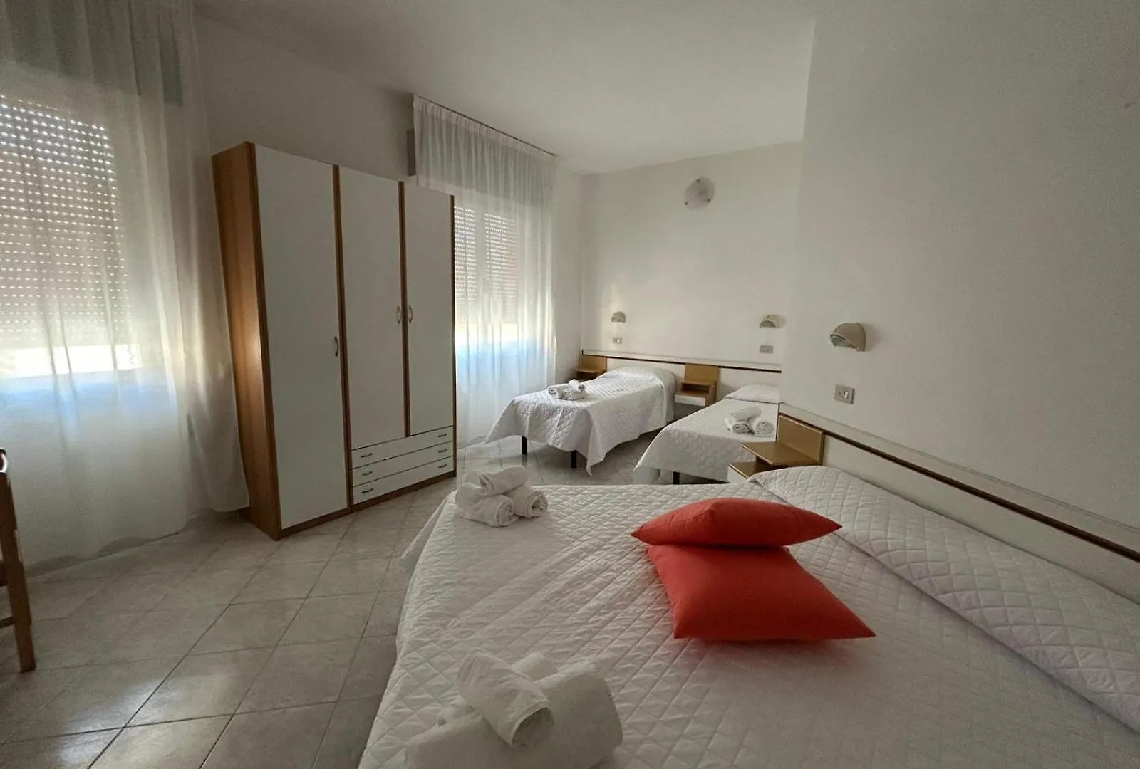 ***  Hotel De La Ville リミニ イタリア