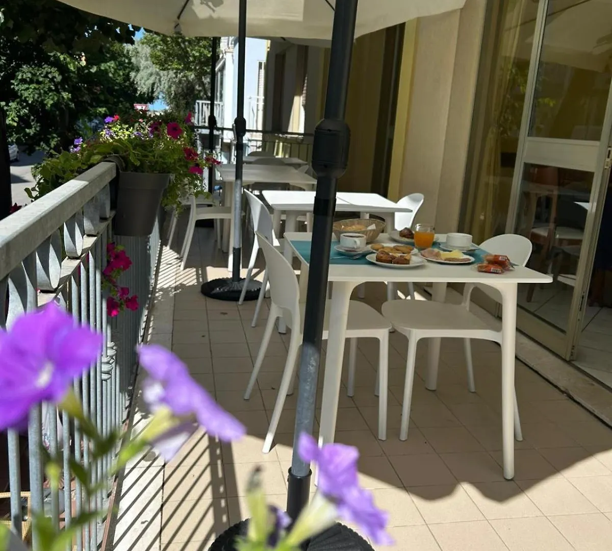 ***  Hotel De La Ville リミニ イタリア