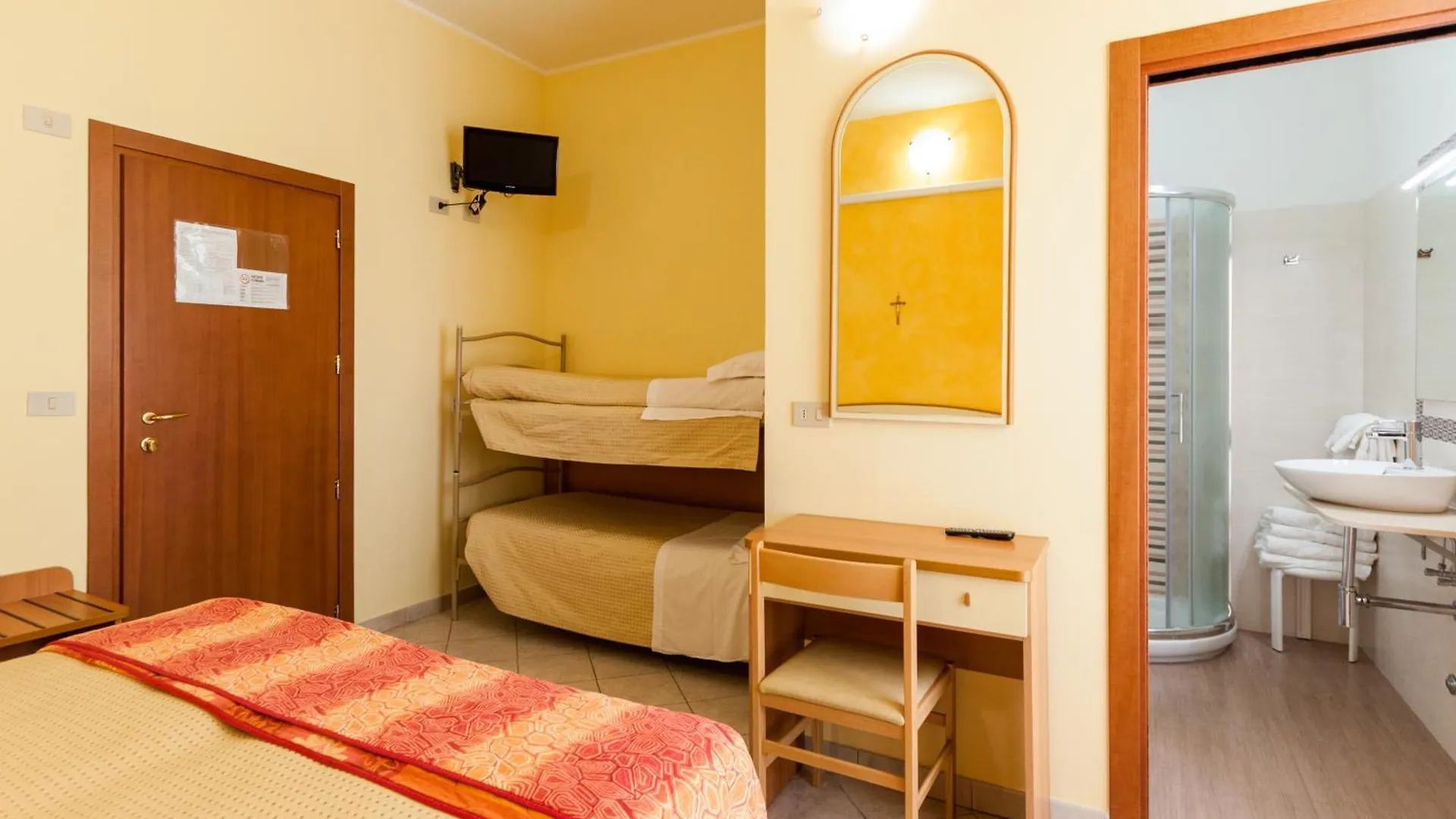 Hotel De La Ville 里米尼 3*,