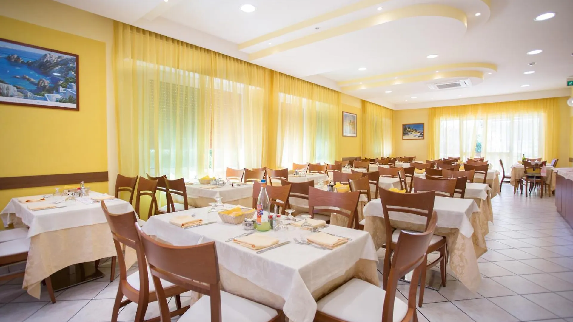 Hotel De La Ville 里米尼
