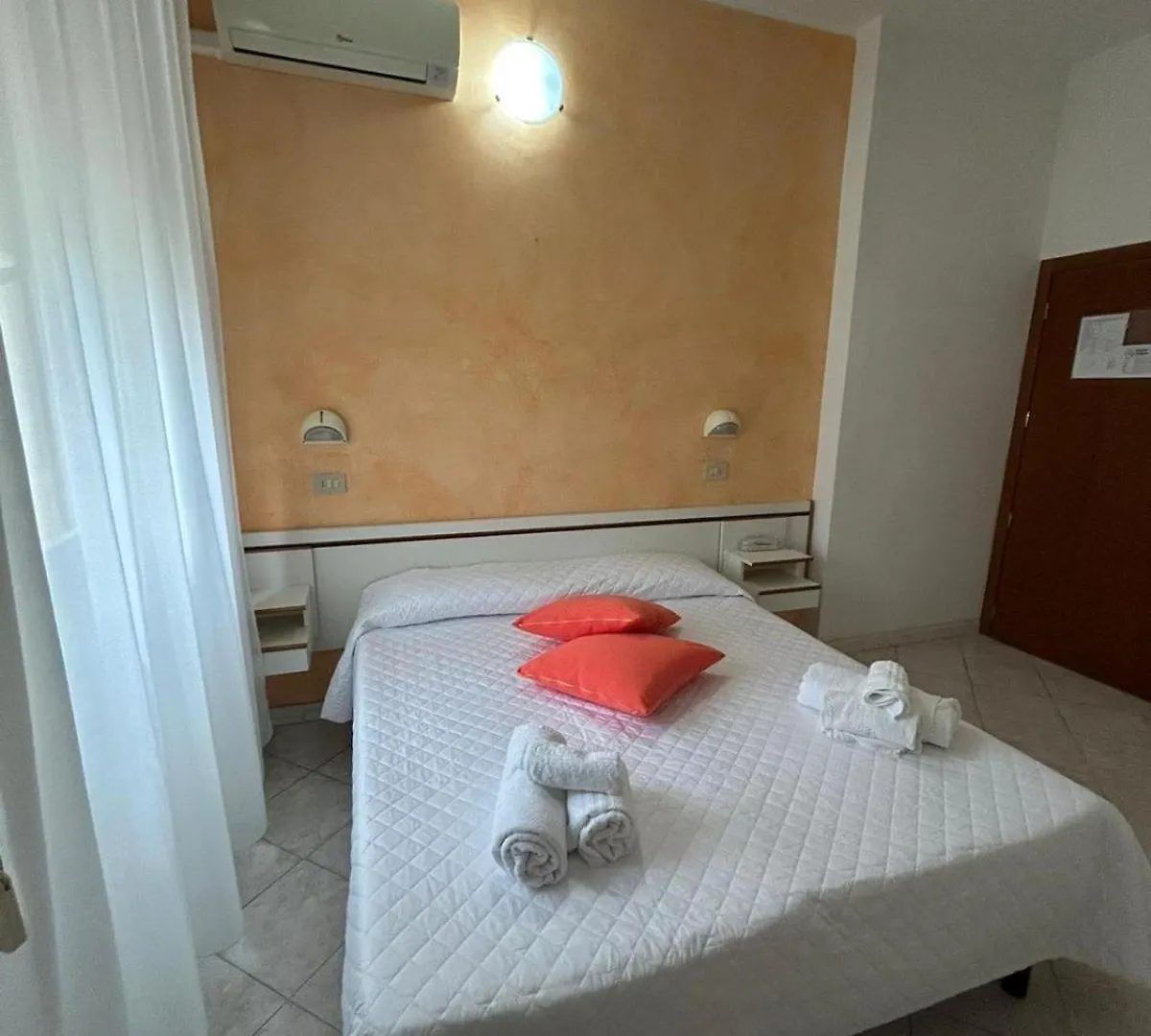 Hotel De La Ville 里米尼 3*,  意大利